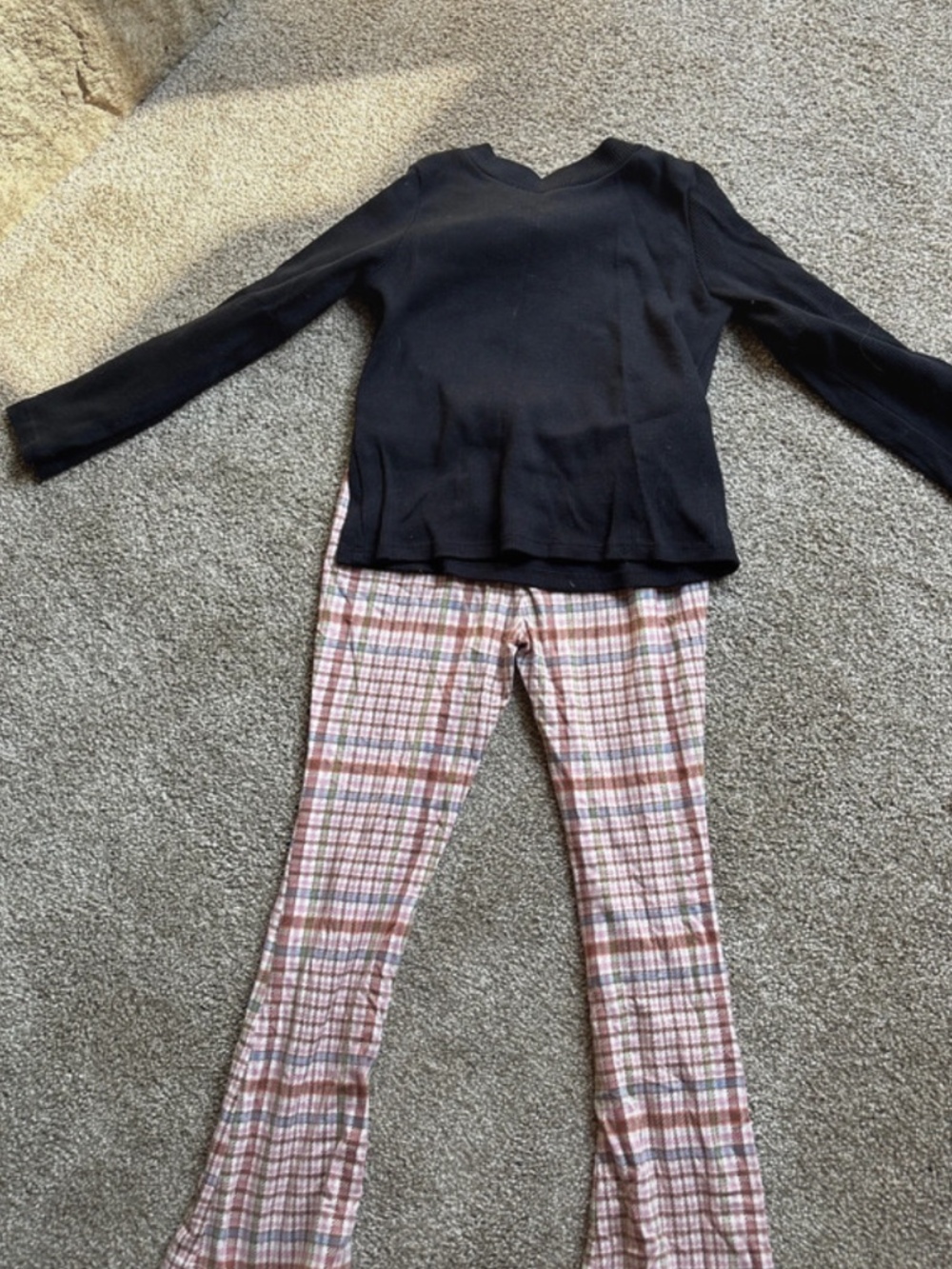 Girls Fall Outfit size 6 Black Top and Plaid leggings Set. Winter outfits School